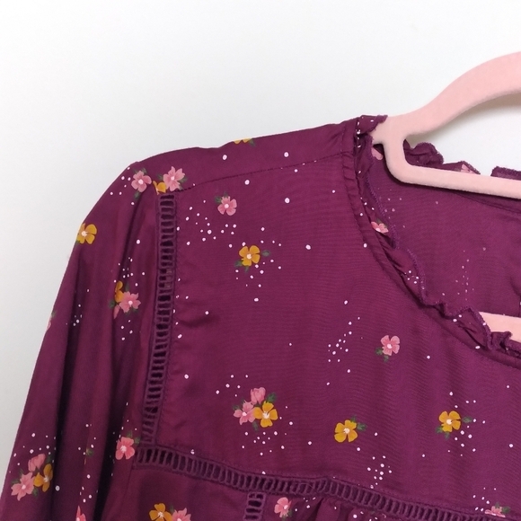 Old Navy Burgundy Floral Lightweight Ruffle Trim Swing Top Size Medium - Picture 4 of 9